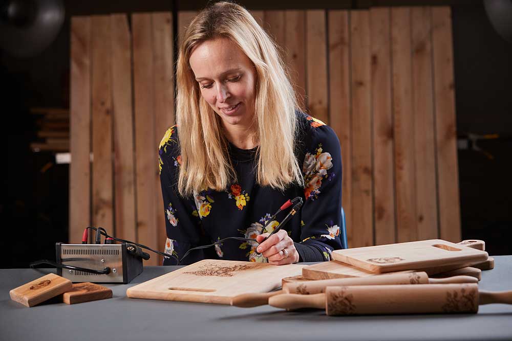 Wood decoration using pyrography 9